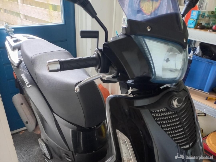 Kymco People S zwart